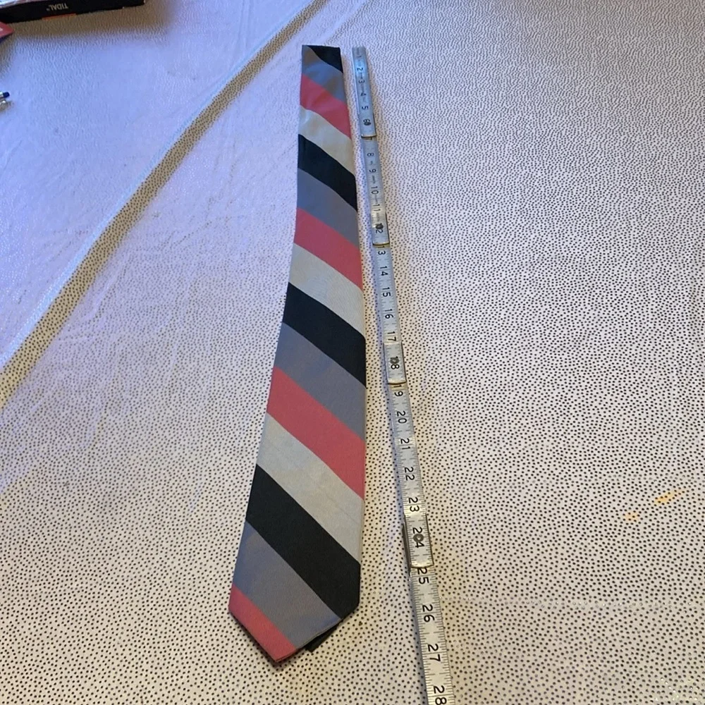 All Dacron men’s tie in excellent condition